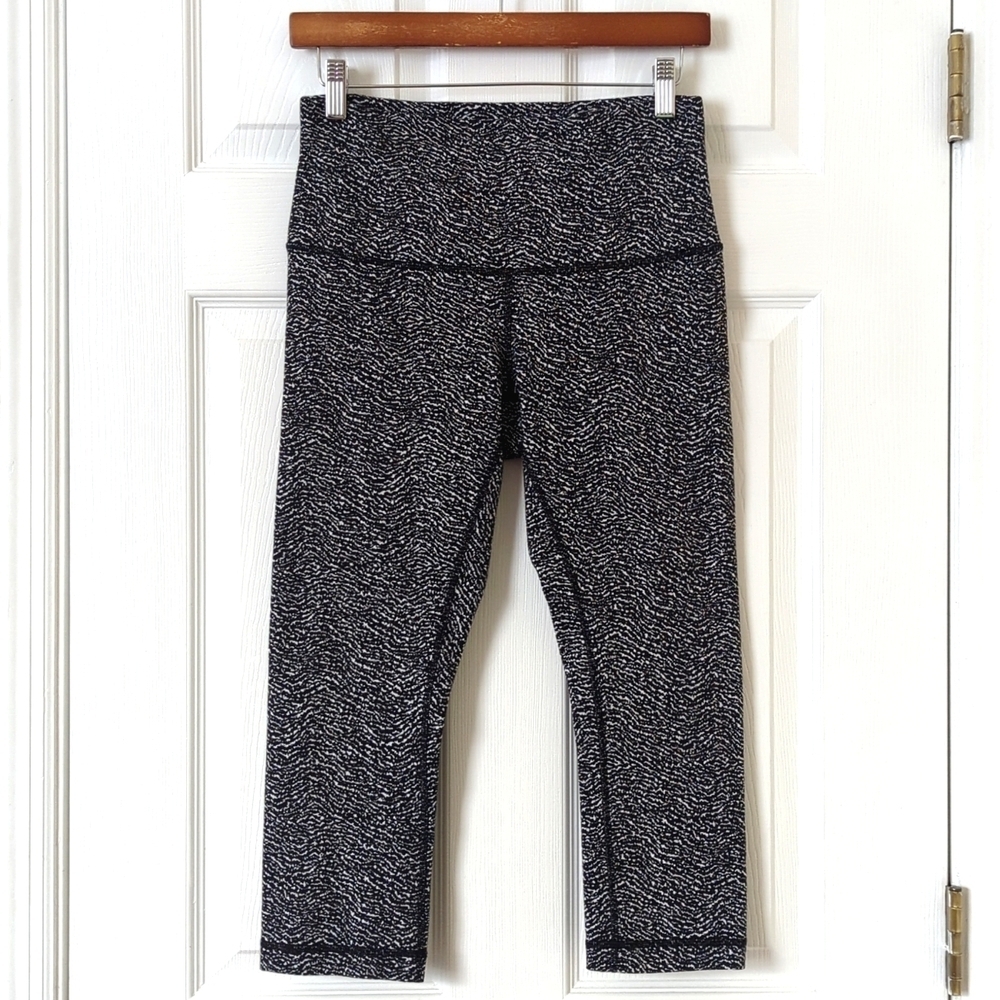 Lululemon Wunder Under Luon Ripple Jacquard Capri Length Leggings Black White 8